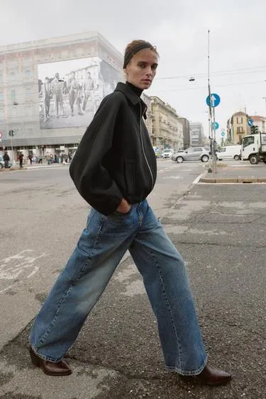 Бомбер из смесовой шерсти с контрастным воротником