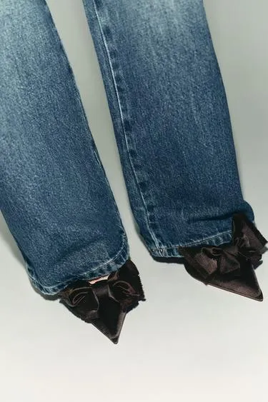 Атласные туфли-мюли с бантом