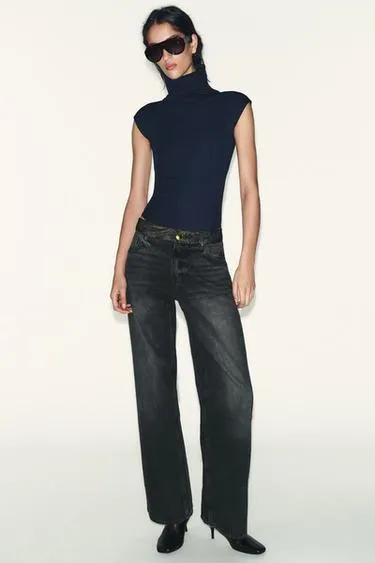 Хлопковое боди с воротником-стойкой