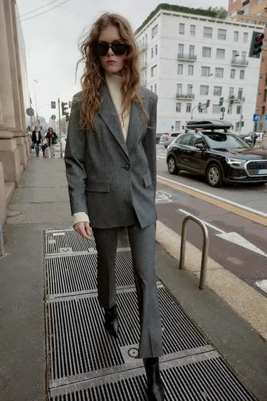 Прямой блейзер с подплечниками- Заказать в России