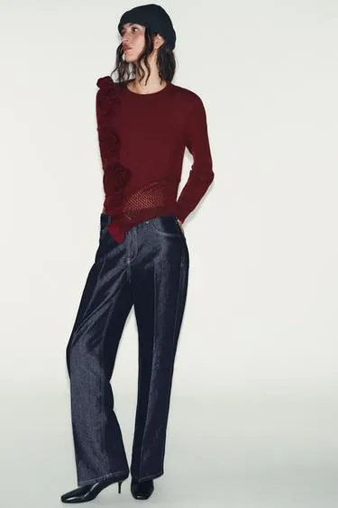 Свитер из рельефного трикотажа с цветами- Заказать в России