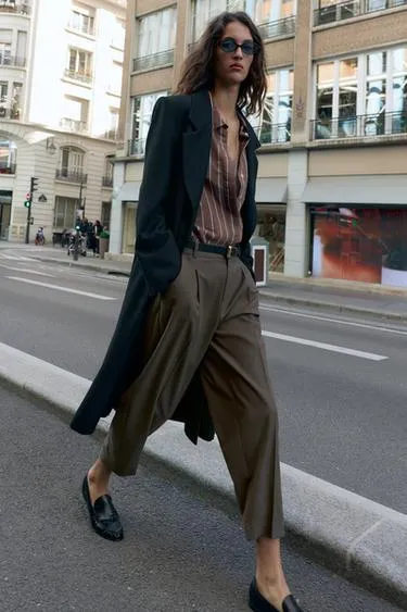 Брюки с защипами и ремнем