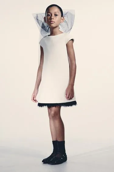 Платье со съемными перьями- Заказать в России