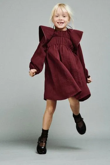 Платье с блестящими деталями