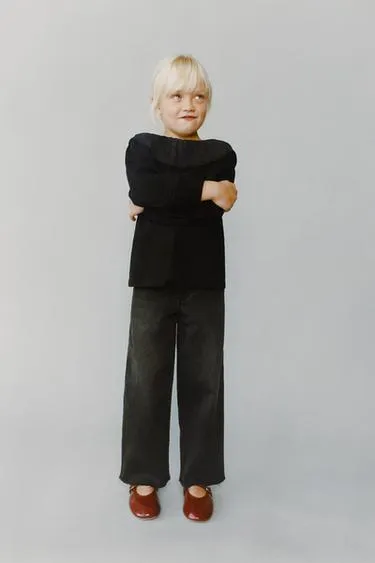 Футболка с большим отложным воротником и вышивкой- Заказать в России