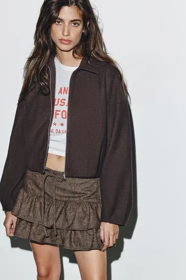 Мягкий бомбер на молнии