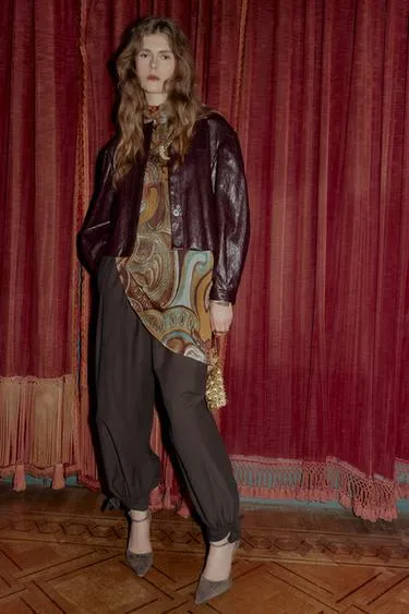 Бомбер из искусственной кожи объемного кроя- Заказать в России