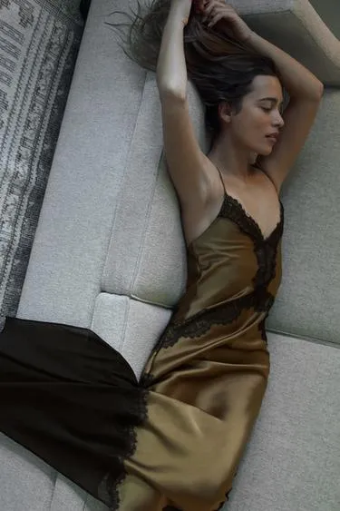 Комбинированное атласное платье с кружевом- Заказать в России