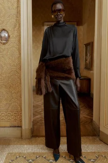 Атласная блуза с пуговицами на плече- Заказать в России