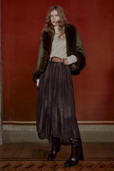 Юбка миди с размытым принтом и ремнем