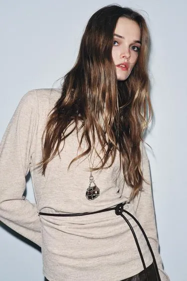 Топ из рельефной ткани с поясом