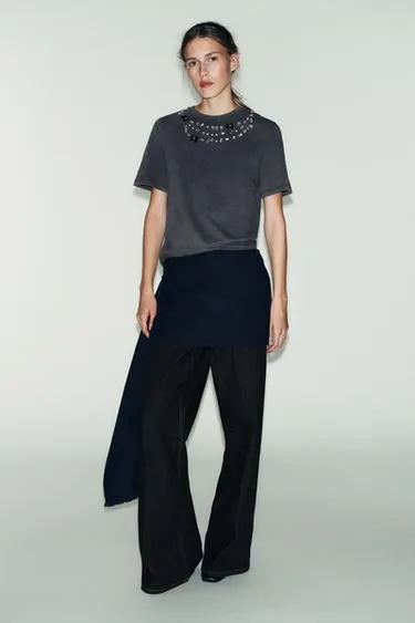 Футболка из ткани с эффектом потертости со стразами