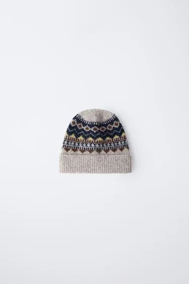 Жаккардовая трикотажная шапка
