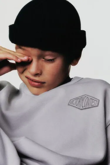 Комплект из толстовки и джоггеров с текстовым патчем- Заказать в России