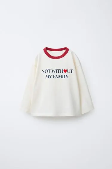 Футболка с контрастными деталями и надписью