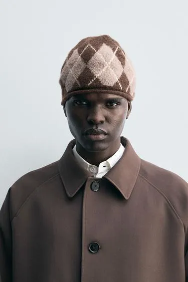 Жаккардовая шапка бини с ромбами- Заказать в России