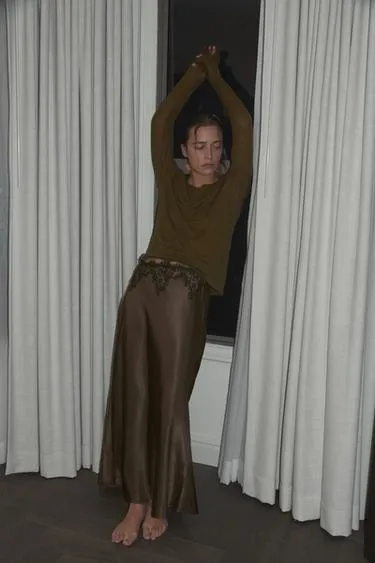 Атласная юбка с кружевом- Заказать в России