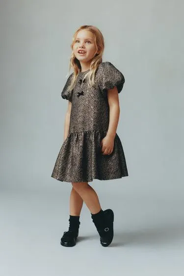 Бархатное платье с блестками и бантами