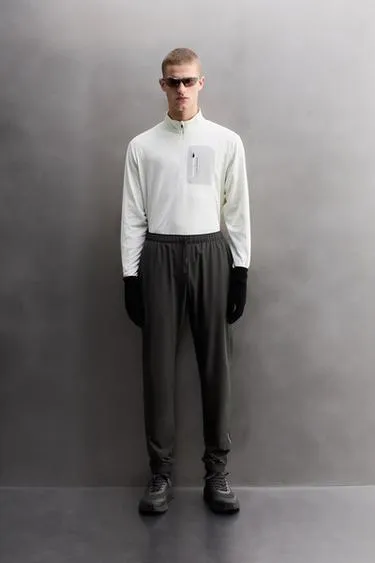 Легкие брюки из высокотехнологичной ткани