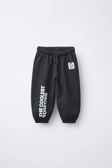 Брюки-джоггеры с текстовым флоком