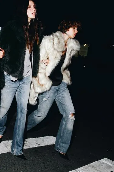 Джинсы TRF WIDE-LEG с низкой посадкой, разрезами и стразами