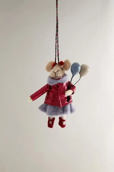 Елочное украшение из шерсти мышка с воздушными шариками