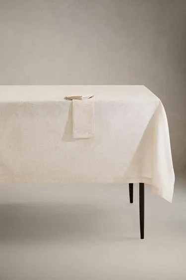 Тканевая новогодняя скатерть с цветочным узором ZARA