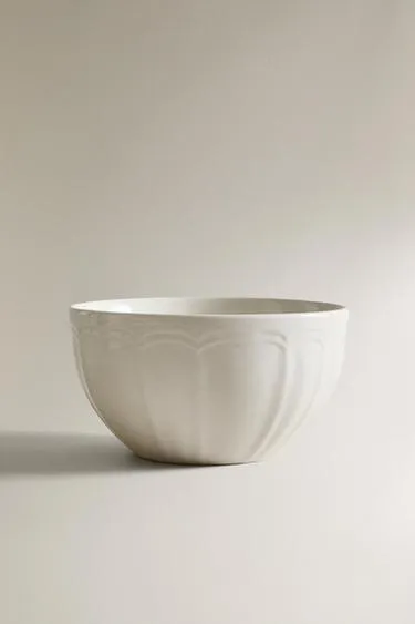 Порцеляновая чаша с рельефным дизайном- Заказать в России