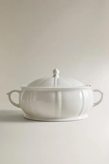 PORCELAIN TUREEN WITH RAISED DESIGN- Заказать в России