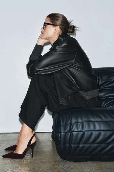 Бархатистые туфли на высоком каблуке