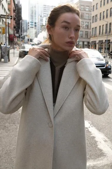 Пальто из мягкой ткани с капюшоном- Заказать в России