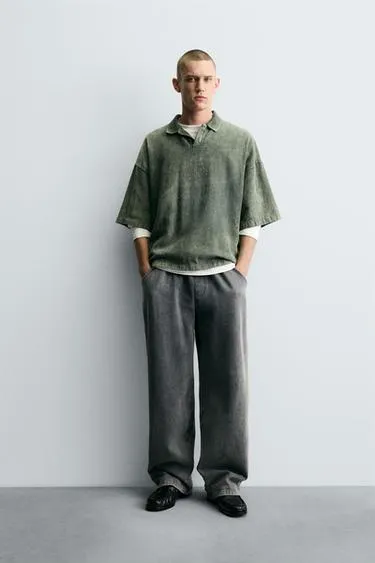 Поло из структурной ткани с эффектом потертости