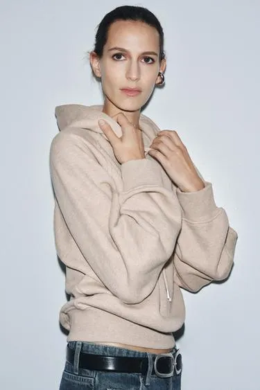 Толстовка с капюшоном