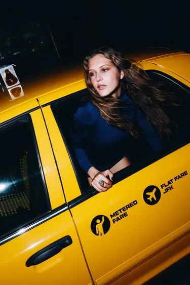 Короткое платье с поясом-кушаком