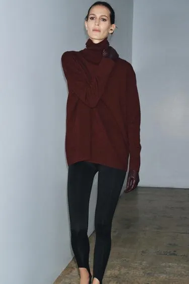 Свитер оверсайз из 100% шерсти с высоким воротником- Заказать в России