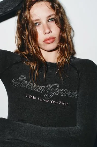 Футболка в рубчик SELENA GOMEZ- Заказать в России