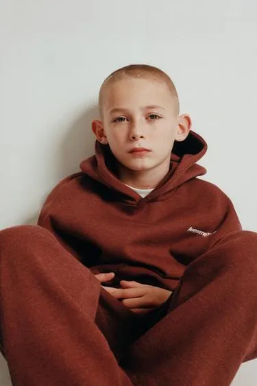 Комплект из толстовки и брюк-джоггеров с текстовым принтом- Заказать в России