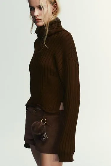 Пушистый брелок с узлом из искусственного меха- Заказать в России