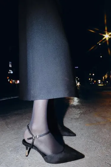 Туфли на высоком каблуке без задников