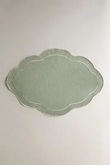 Льняная рождественская подставка с деталями из ниток