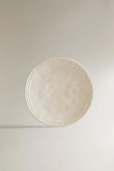 Десертная тарелка из керамики с объемным узором- Заказать в России