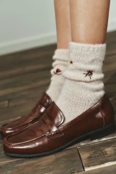 Носки с вышитыми цветами