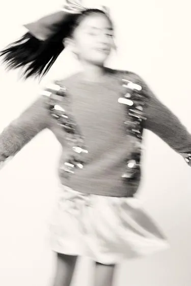 Трикотажный свитер с пайетками