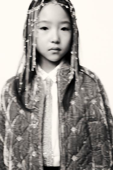 Zara Велветовый бомбер с украшениями