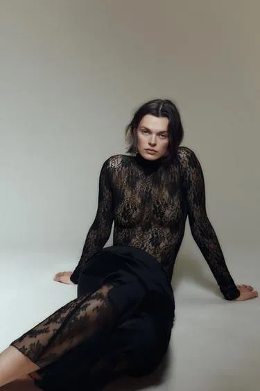 Брюки из атласа с кружевом