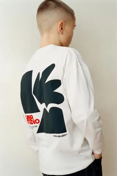 Футболка с рельефным принтом