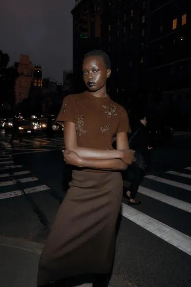 Джемпер с бисером и короткими рукавами