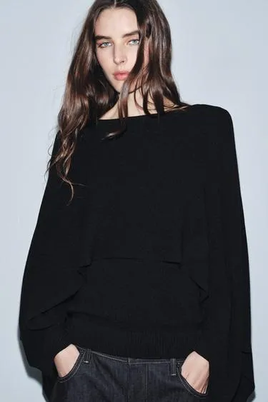 Трикотажный свитер с накидкой