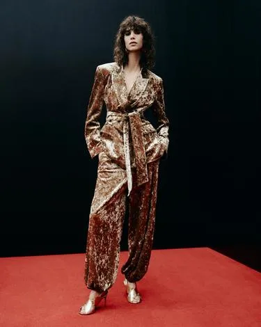 Ламинированные босоножки на каблуке