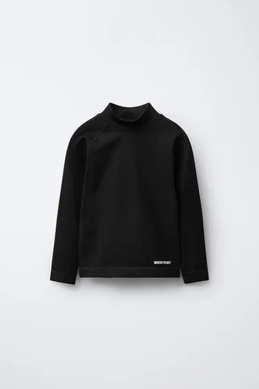 Футболка в рубчик с рельефной надписью